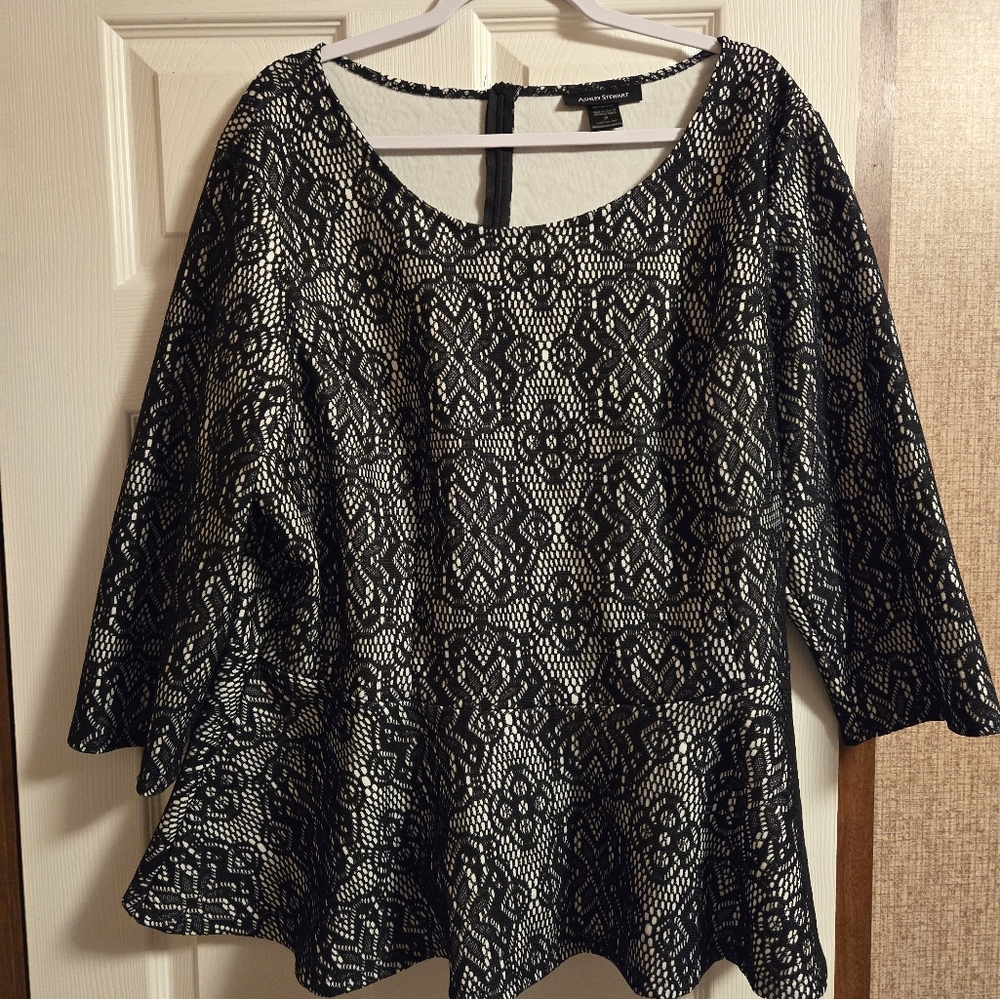 Plus size black and cream top